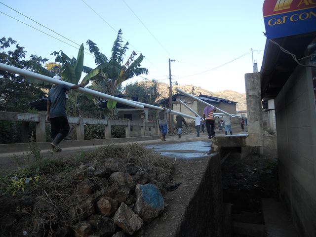 CARGANDO TUBOS TZISBAJ