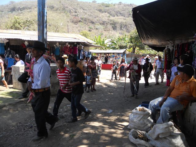 ESTUDIANTES DEL DIVERSIFICADO TZISBAJ